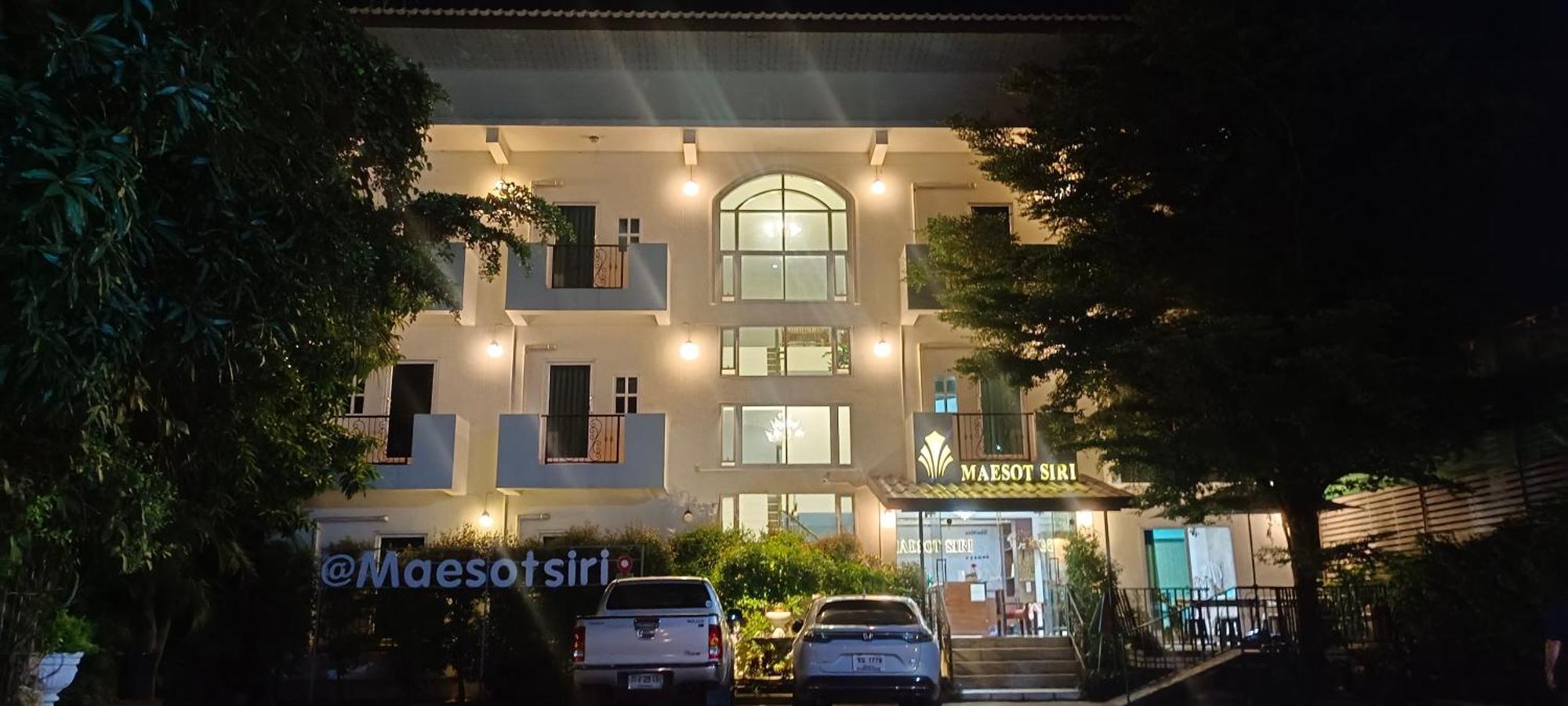 Готель Maesot Siri Месот Екстер'єр фото